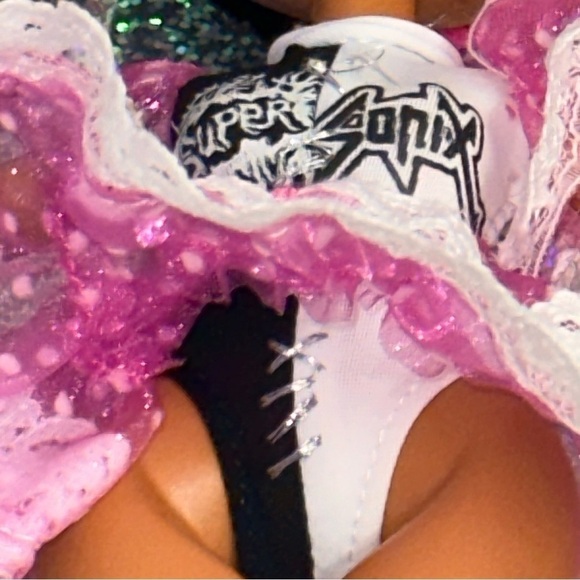 L.O.L. Surprise! LOL Surprise OMG Rock Metal Chick Remix Fashion Punk Doll - Picture 8 of 13